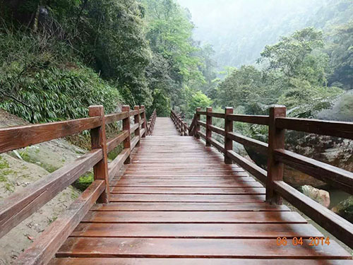 贵州遵义森林公园仿木护栏